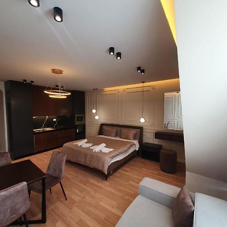 #New Luxury Apartment ティラナ エクステリア 写真