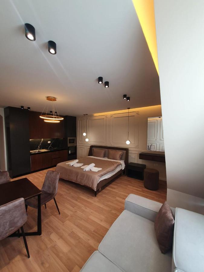 #New Luxury Apartment ティラナ エクステリア 写真
