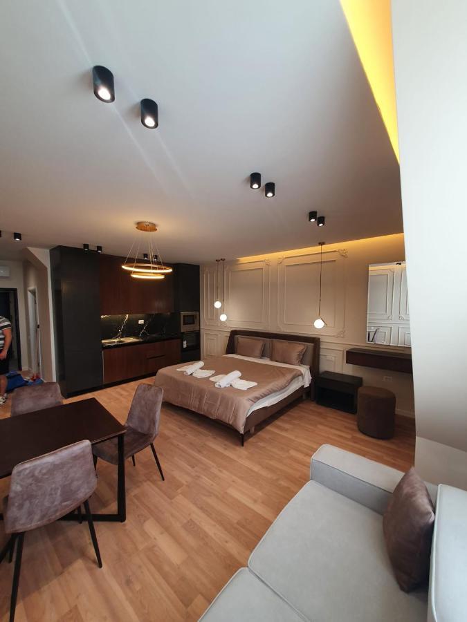 #New Luxury Apartment ティラナ エクステリア 写真