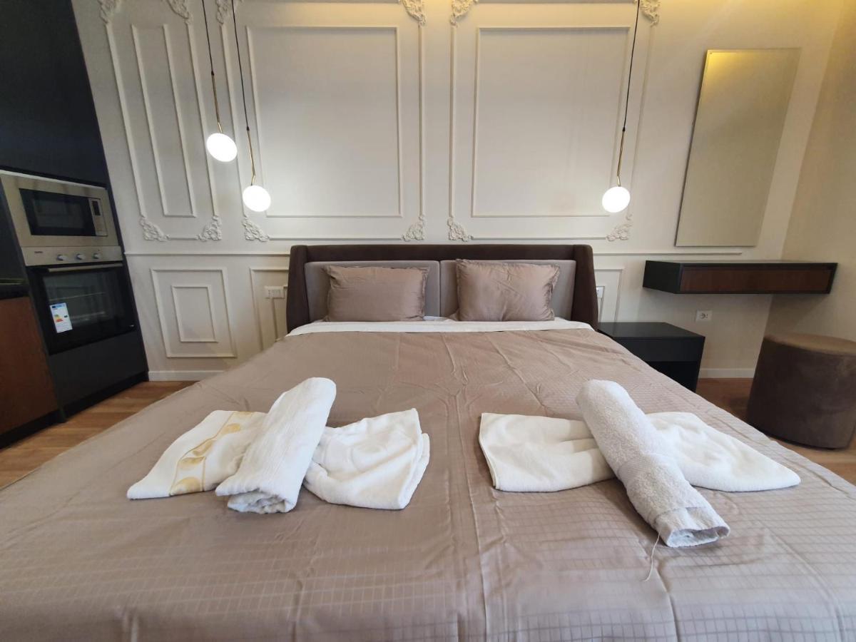 #New Luxury Apartment ティラナ エクステリア 写真