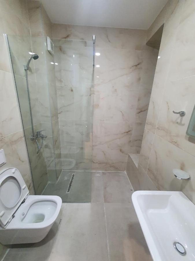#New Luxury Apartment ティラナ エクステリア 写真