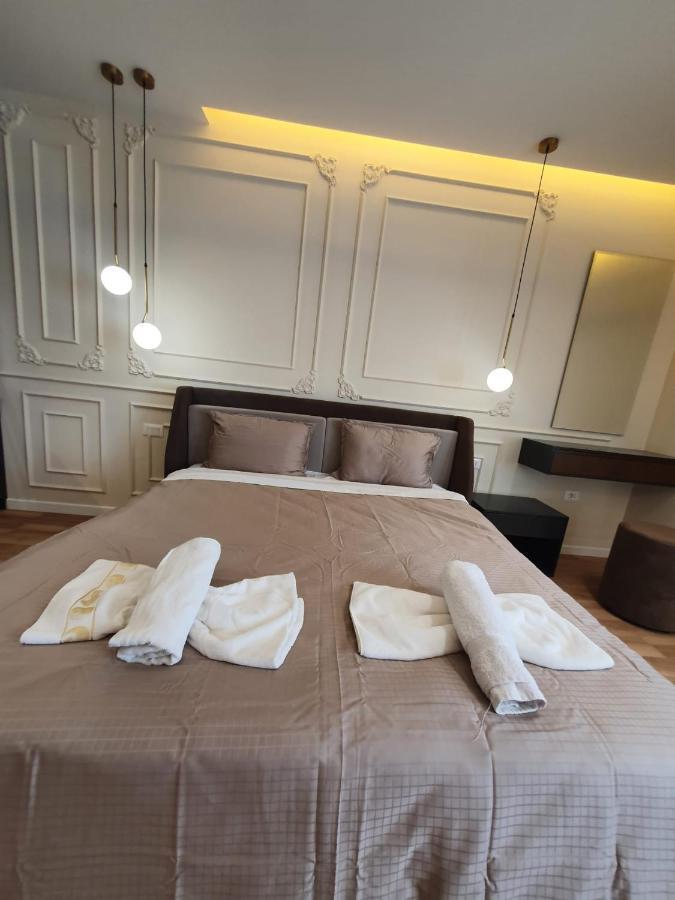 #New Luxury Apartment ティラナ エクステリア 写真