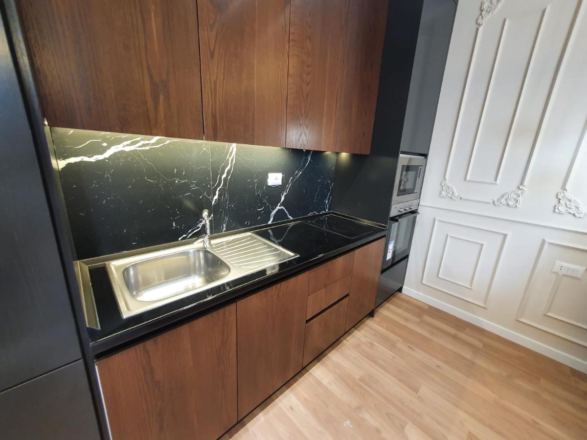 #New Luxury Apartment ティラナ エクステリア 写真