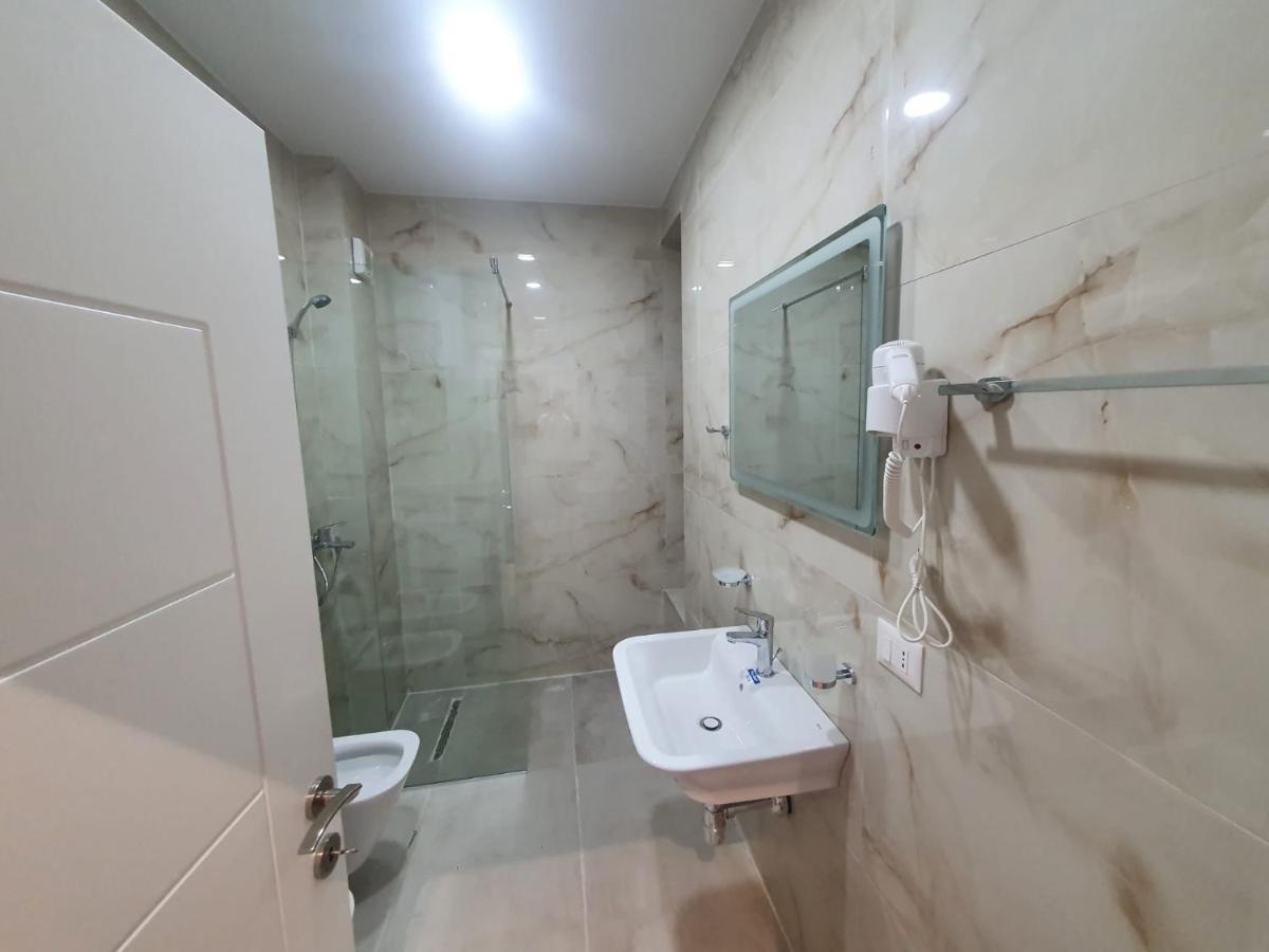 #New Luxury Apartment ティラナ エクステリア 写真