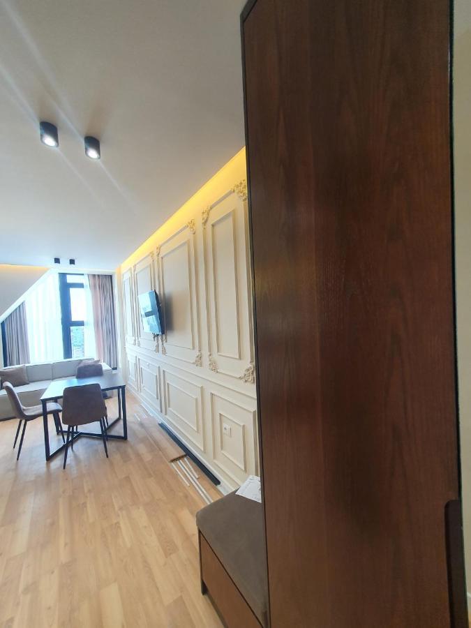 #New Luxury Apartment ティラナ エクステリア 写真