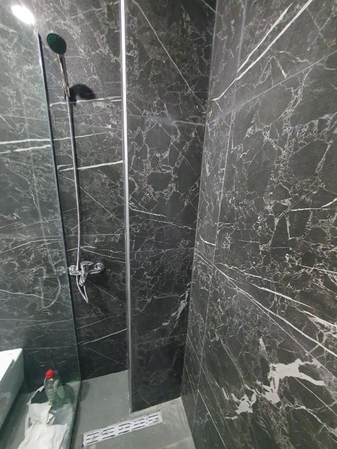 #New Luxury Apartment ティラナ エクステリア 写真