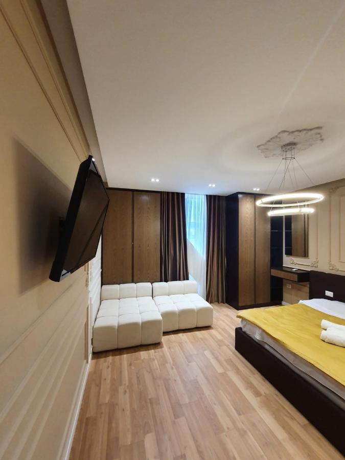 #New Luxury Apartment ティラナ エクステリア 写真