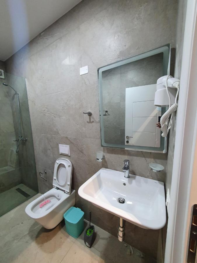 #New Luxury Apartment ティラナ エクステリア 写真